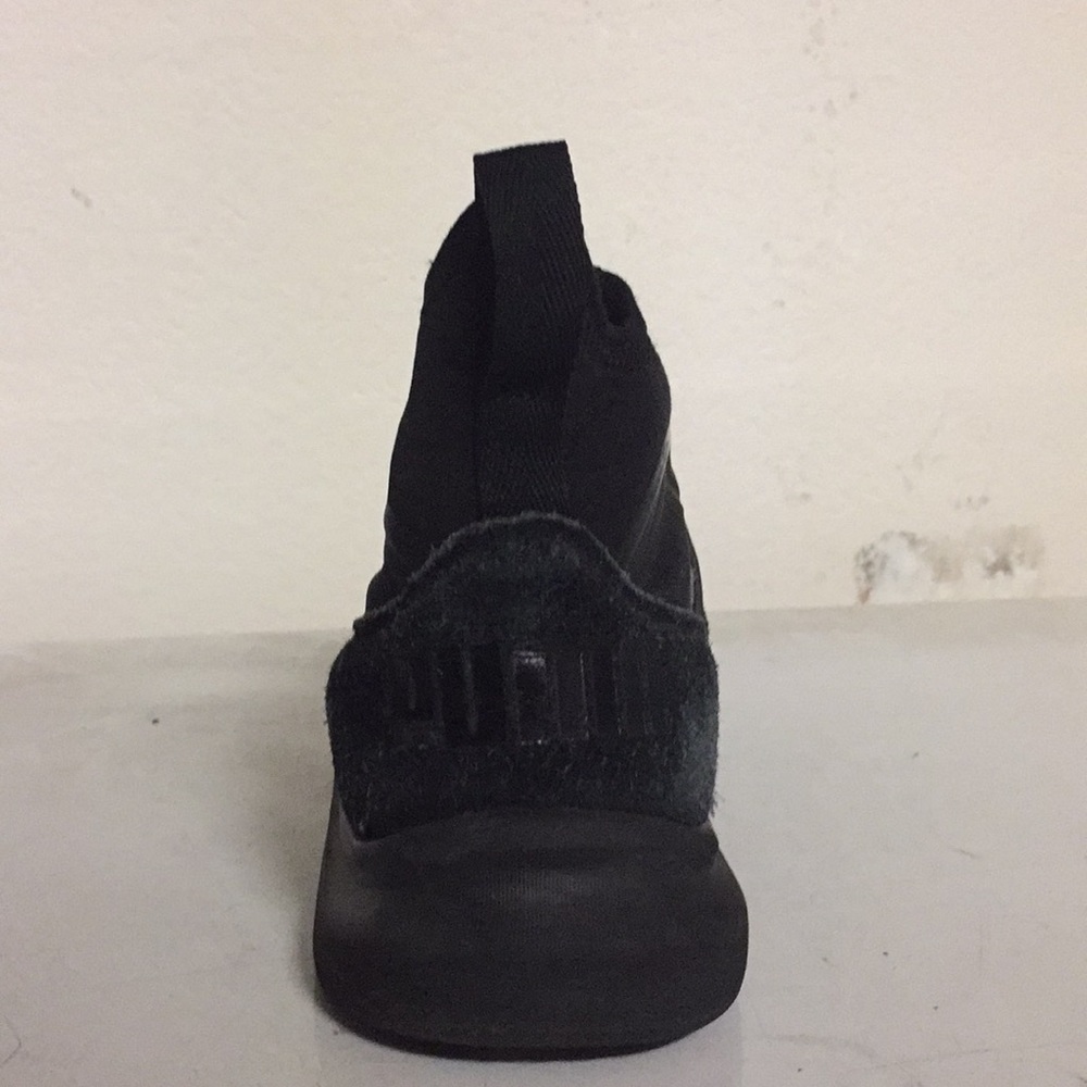 Pumas - Picture 4 of 5